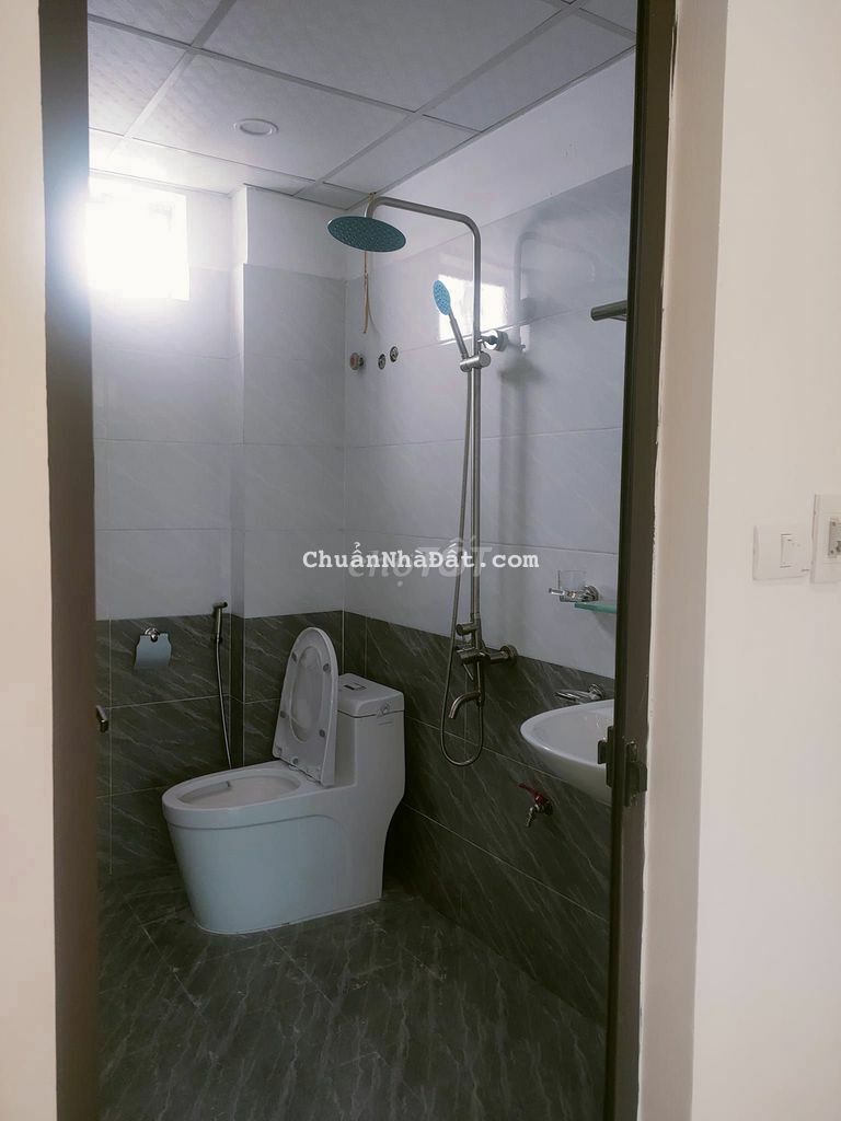 chủ bán nhanh nhà cầu tó,lô góc cực thoáng,vị trí trung tâm giá 2.2 tỷ