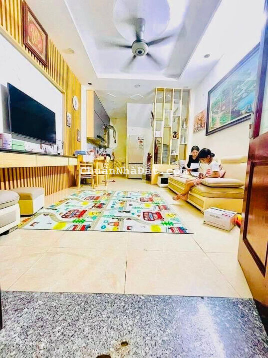 Bán nhà Tân Triều, 35m2.5T. MT 3,7m. Tiện ích ngập tràn, chợ, trường học gần nhà. KV phát triển Bán nhà Tân Triều, 35m2.5T. MT 3,7m. Tiện ích ngập tràn, chợ, trường học gần nhà. KV phát triển