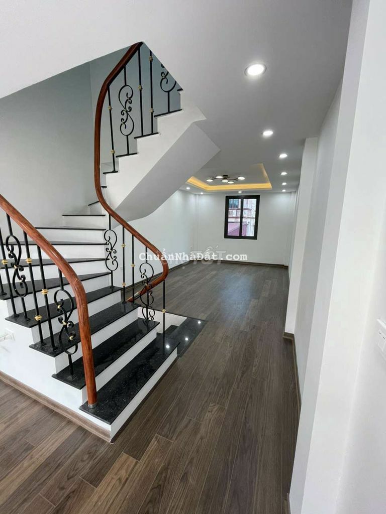 Bán nhà 4 tầng xe cất trong nhà xã tả thanh oai 2.4 tỷ