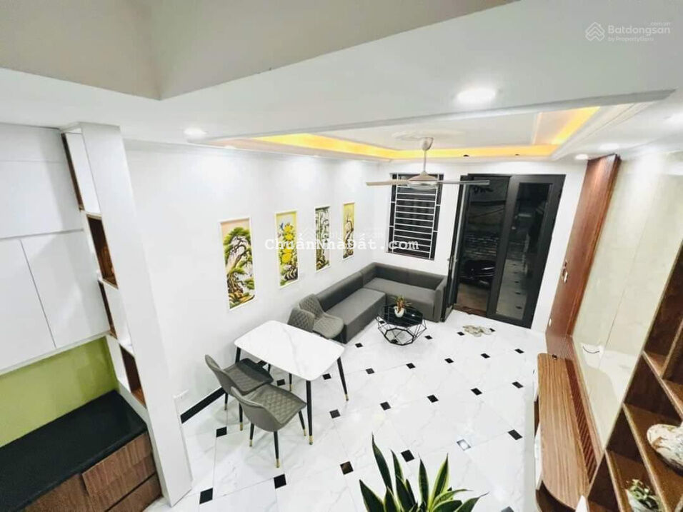 Nhà đẹp tặng full nội thất 4.35 tỷ, 30m2, 5 tầng Khương Đình - Thanh Xuân.