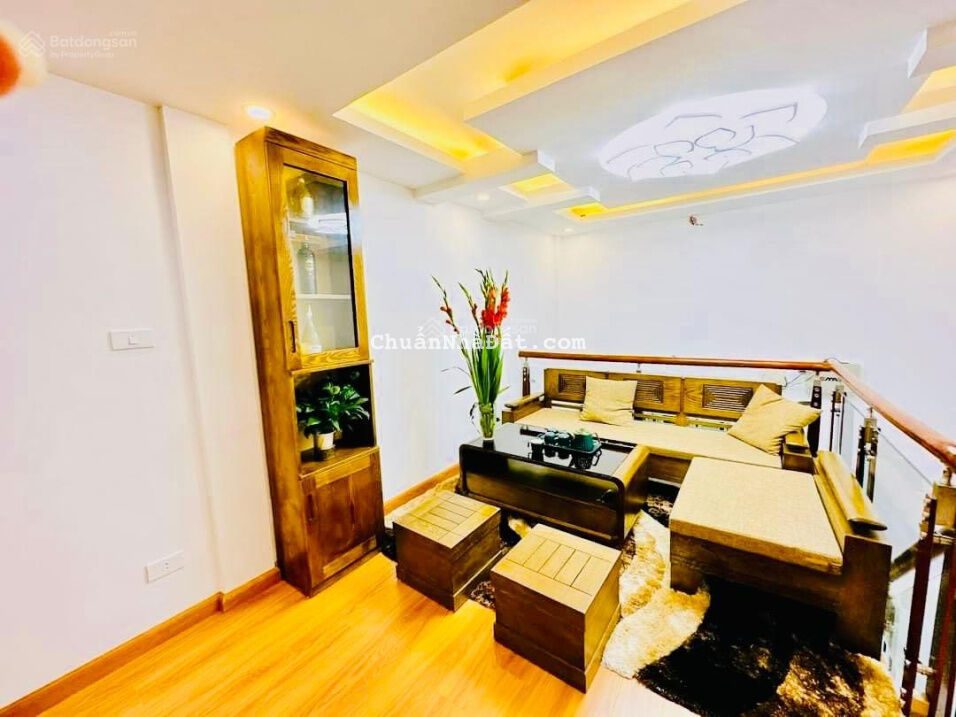 Bán nhà ở Nguyễn Trãi, Thanh Xuân.32m2, 6 tầng,MT3,5m.cách phố vài bước chân, thoáng, nhà đẹp, hiếm