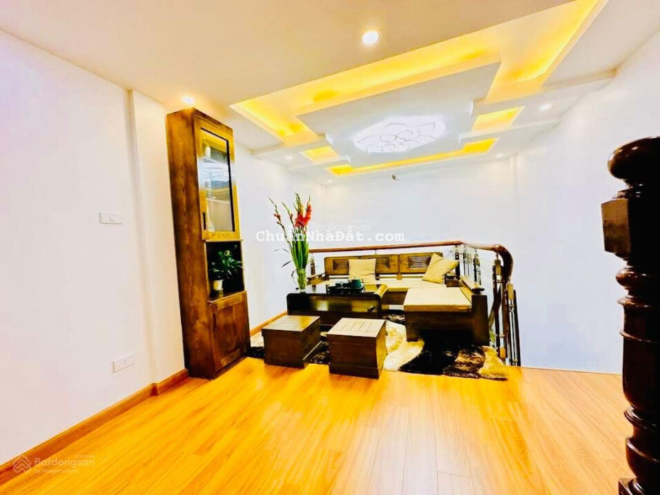 Bán nhà ở Nguyễn Trãi, Thanh Xuân.32m2, 6 tầng,MT3,5m.cách phố vài bước chân, thoáng, nhà đẹp, hiếm