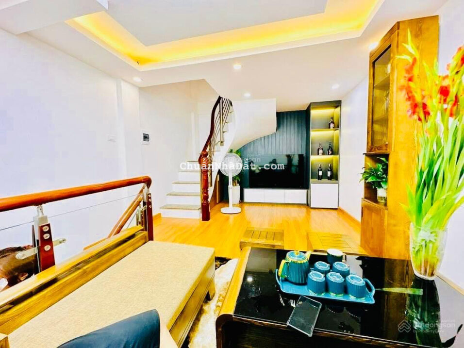 Bán nhà ở Nguyễn Trãi, Thanh Xuân.32m2, 6 tầng,MT3,5m.cách phố vài bước chân, thoáng, nhà đẹp, hiếm