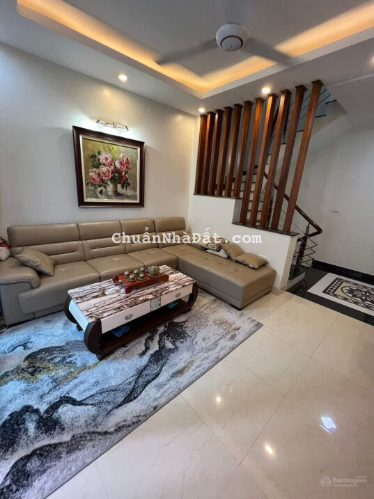 Bán nhà Quan Nhân: 32m2*5T nhỉnh 3 tỷ gần phố, vị trí đẹp, nhà đẹp ở luôn, sổ vuông, riêng biệt