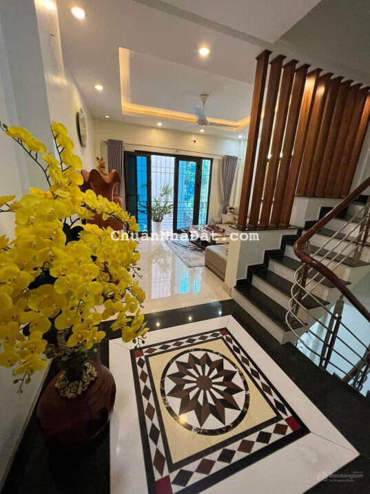 Bán nhà Quan Nhân: 32m2*5T nhỉnh 3 tỷ gần phố, vị trí đẹp, nhà đẹp ở luôn, sổ vuông, riêng biệt