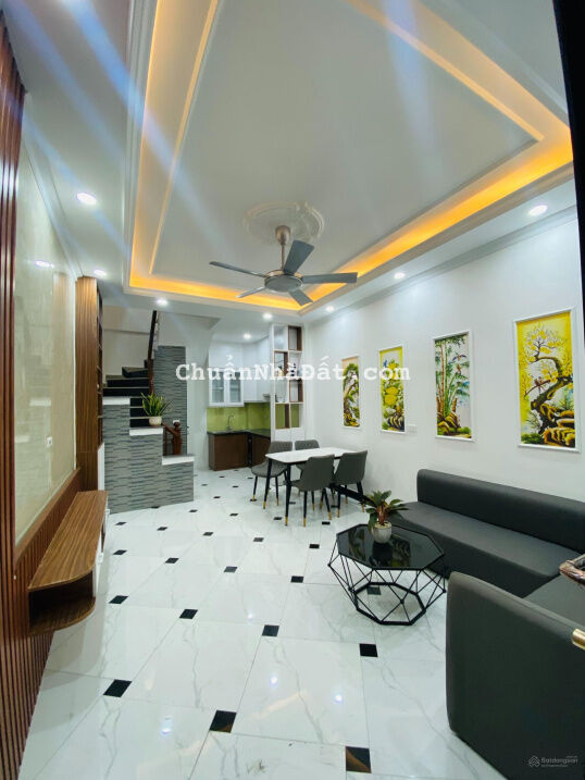 Hơn 4 tỷ Ngã Tư Sở - 32m x 5 tầng đầy đủ nội thất - mặt ngõ 4m - cách mặt phố 50m - 2 mặt thoáng