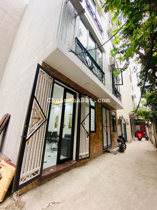 Hơn 4 tỷ Ngã Tư Sở - 32m x 5 tầng đầy đủ nội thất - mặt ngõ 4m - cách mặt phố 50m - 2 mặt thoáng