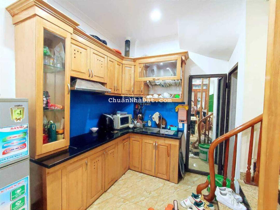 Bán nhà phố Khương Đình - mặt ngõ thông - kinh doanh - ô tô - lô góc - 3 thoáng