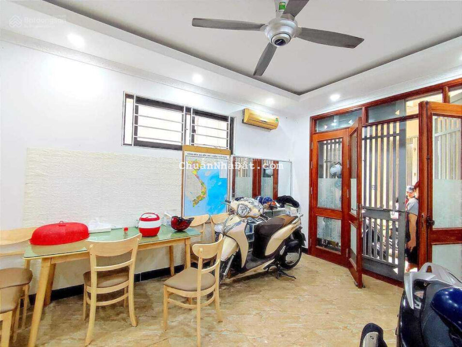 Bán nhà phố Khương Đình - mặt ngõ thông - kinh doanh - ô tô - lô góc - 3 thoáng