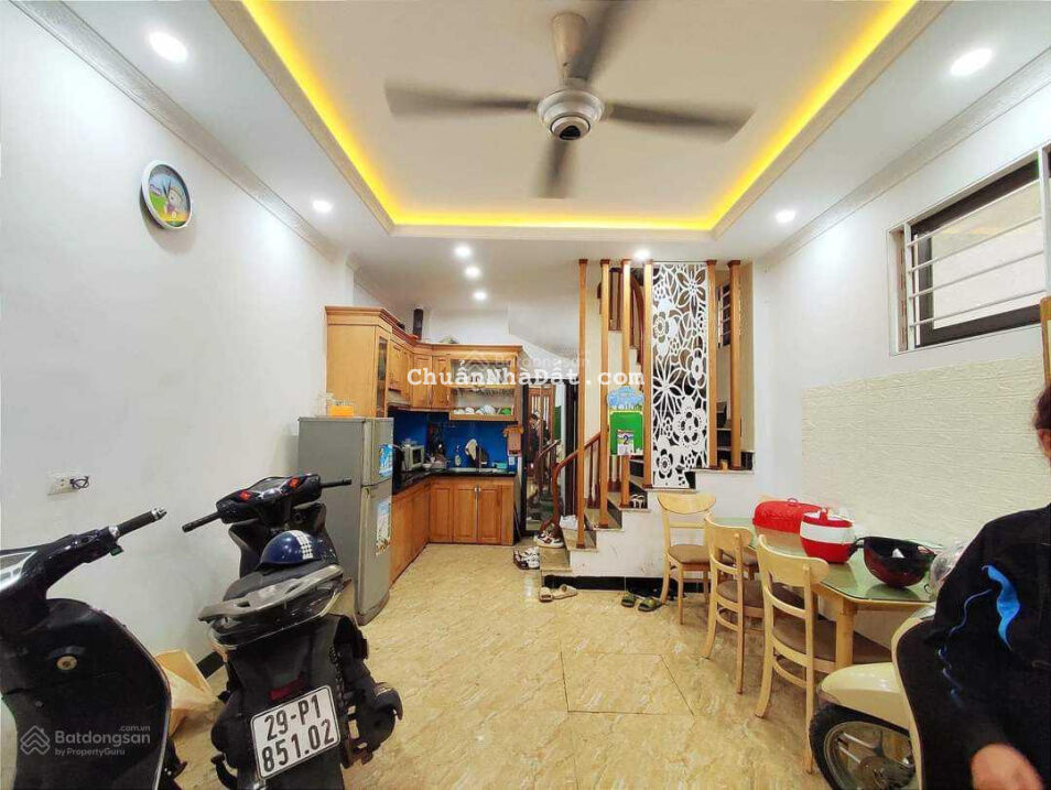 Bán nhà phố Khương Đình - mặt ngõ thông - kinh doanh - ô tô - lô góc - 3 thoáng