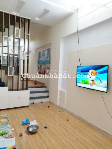 Dành cho quý anh chị đầu tư, 3,9 tỷ 4 tầng, sát mặt phố Khương Trung, ngõ thông khắp ngả. 35m².