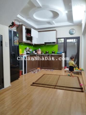 Dành cho quý anh chị đầu tư, 3,9 tỷ 4 tầng, sát mặt phố Khương Trung, ngõ thông khắp ngả. 35m².