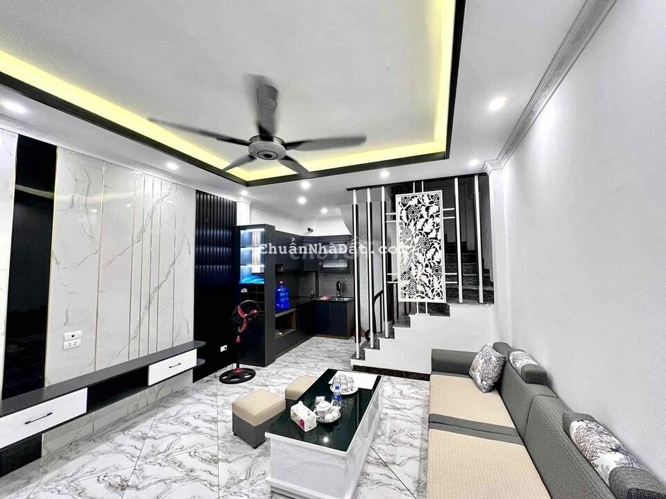 Bán nhà Cự Lộc  33m2*5 tâng_MT 4m_Nhà mới ở ngay_Sát oto_Ngõ rộng, đep