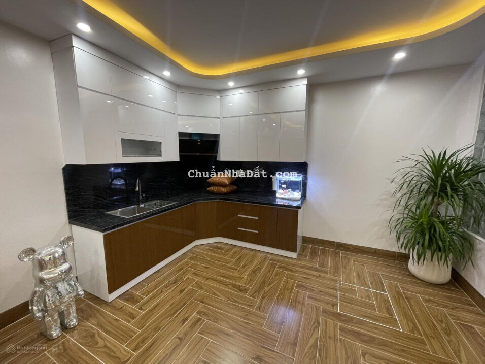 Cần bán gấp nhà phố Cự Lộc 38m2. Hạ chào 500tr thu vốn. Căn nhà đẹp vị trí sầm uất, dân trí cao Cần bán gấp nhà phố Cự Lộc 38m2. Hạ chào 500tr thu vốn. Căn nhà đẹp vị trí sầm uất, dân trí cao