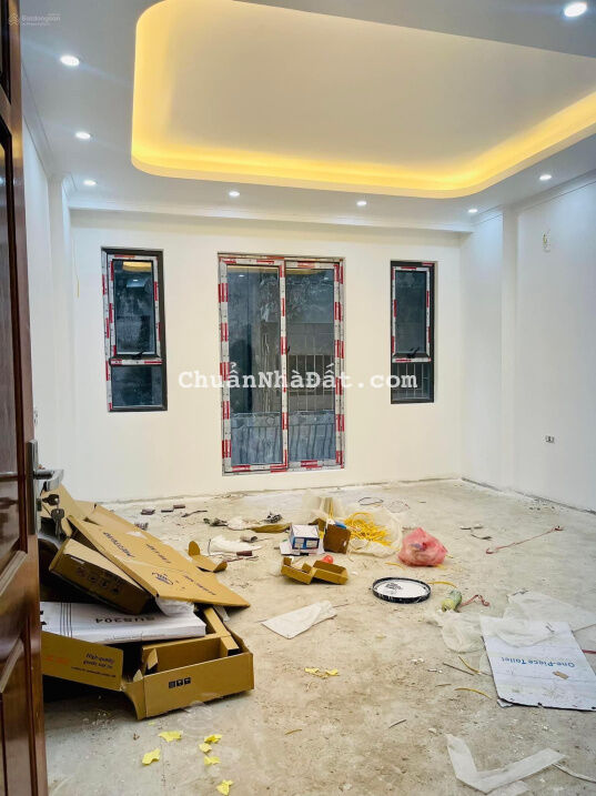 Ngã Tư Sở - 40m2 x 6 tầng thang máy - cách mặt phố 30m - MT 4.5m - ngõ rộng - thiết kế hiện đại