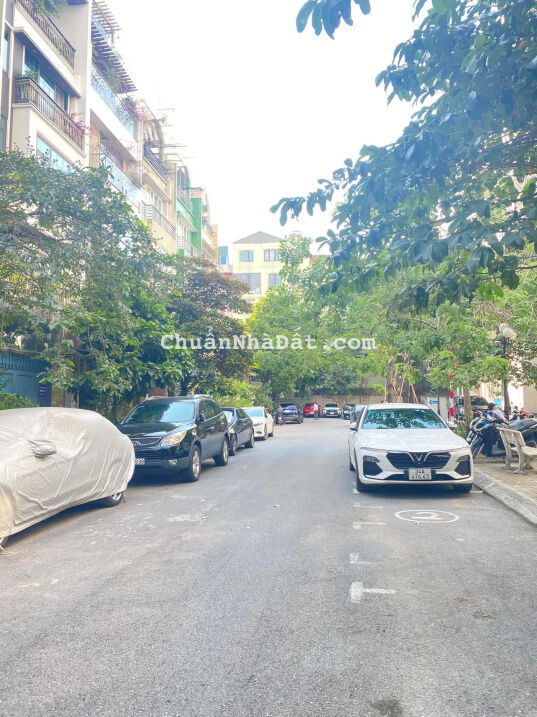 Bán nhà phố Nguyễn Trãi 60m2/11,8 tỷ - nhà đẹp, 7 chỗ đỗ trong nhà