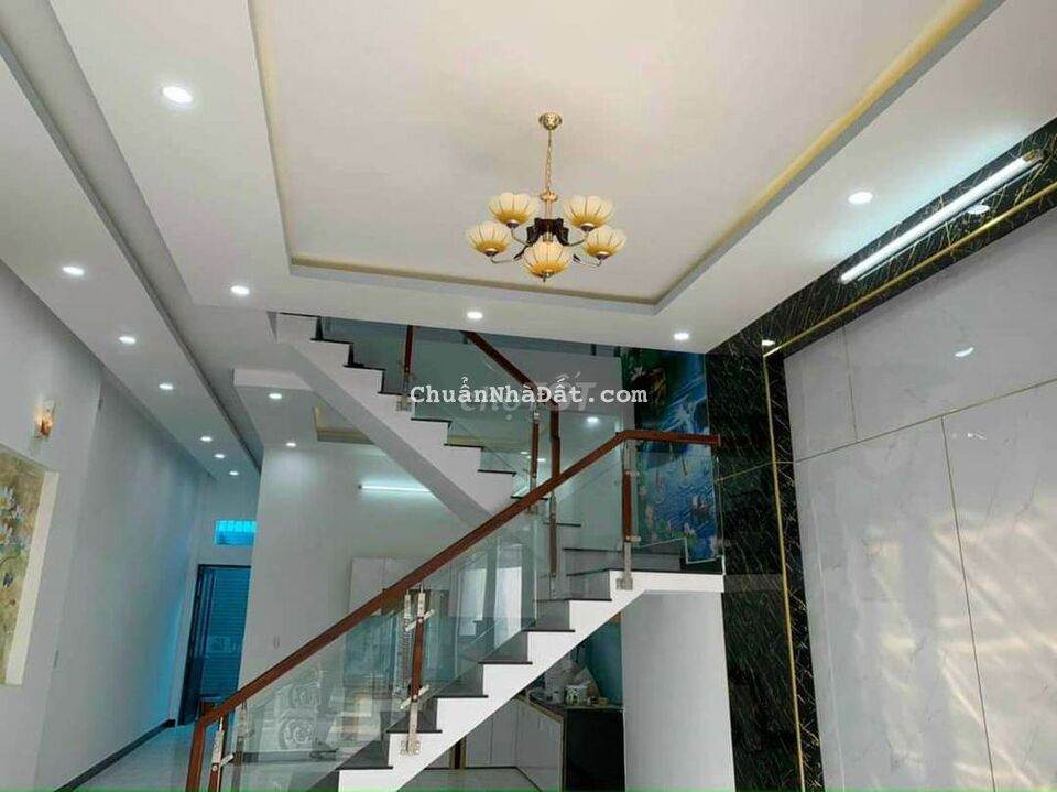 Nhà Trung tâm Hưng Định