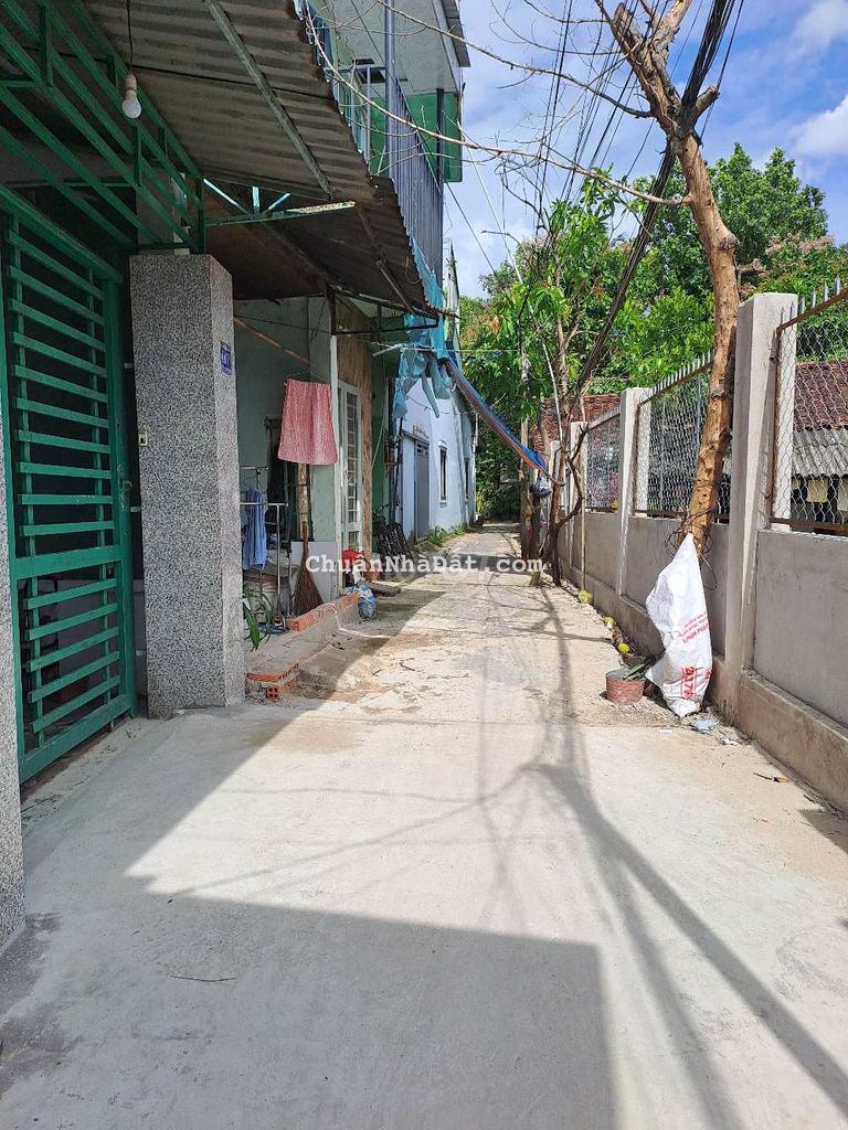 Nhà lái thiêu ngay trạm thu phí cầu phú long