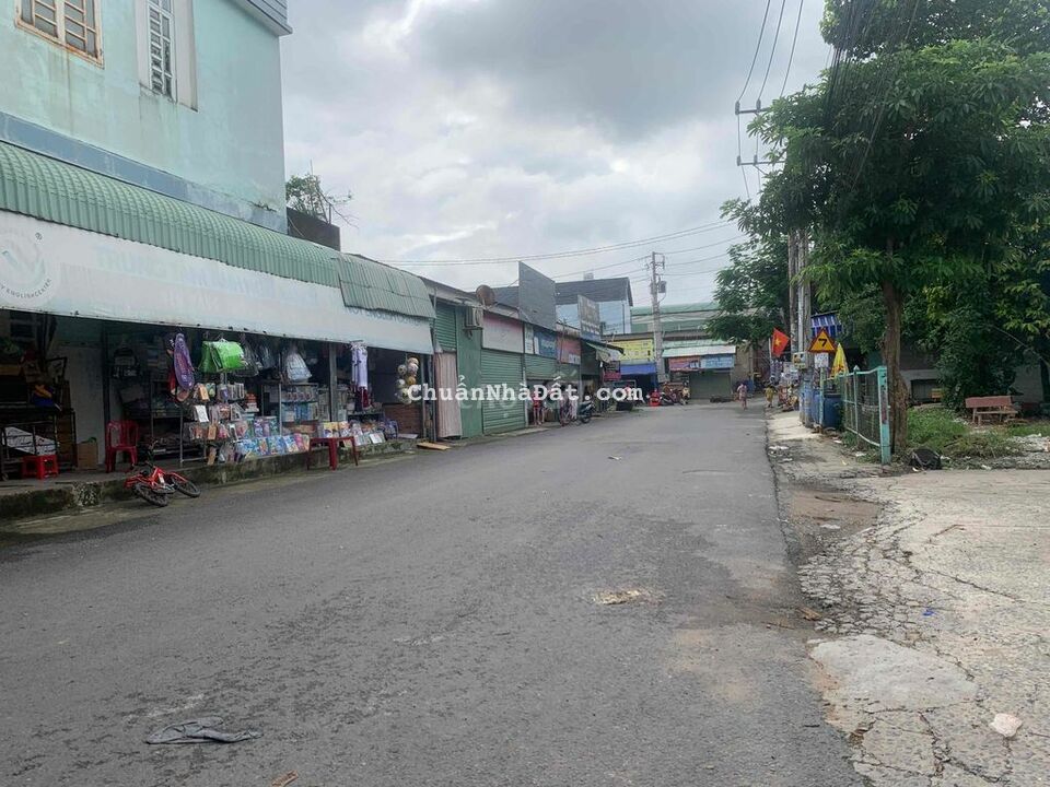 Lô Góc Đối diện Trường Học 205m2 có sẵn 6 căn kiot Chỉ 5ty6