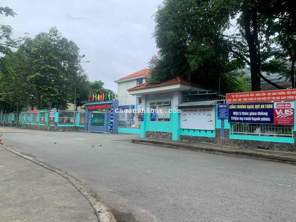 Lô Góc Đối diện Trường Học 205m2 có sẵn 6 căn kiot Chỉ 5ty6