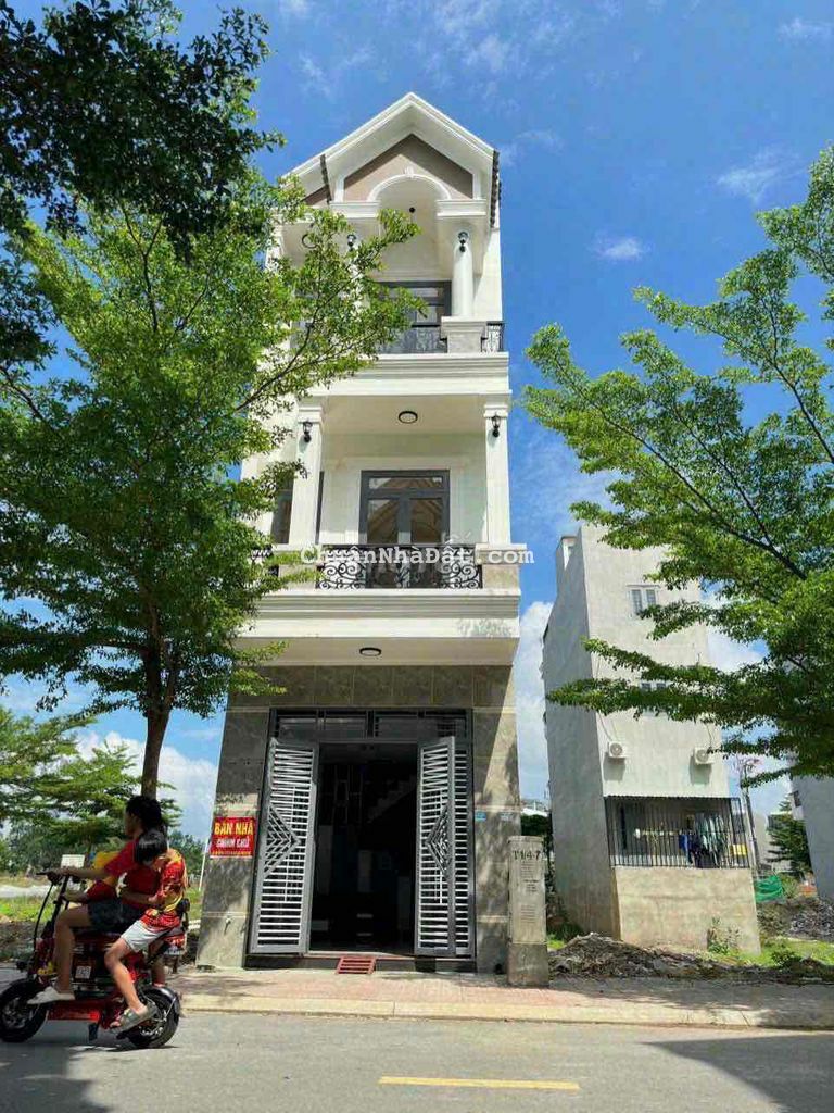 Nhà 3 lầu TP. Thuận An Đường Nhựa 7m Giá Chỉ 3ty199tr