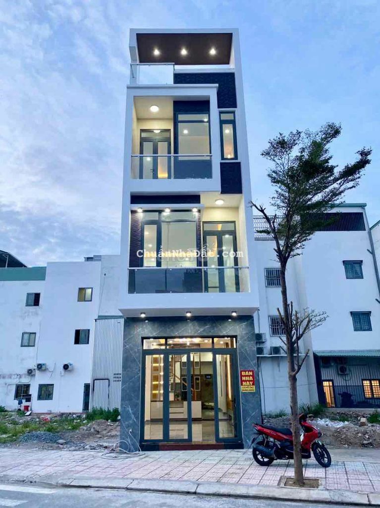 Nhà 3 Lầu Sát Vách Aeon Bình Dương Giá Chỉ 3ty600tr