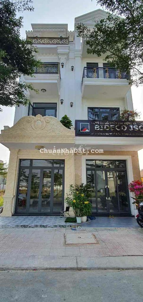 BÁN NHANH CĂN NHÀ 2 lầu 1 trệt  2ty49 . MẶT TIỀN DT743 TP THUẬN AN