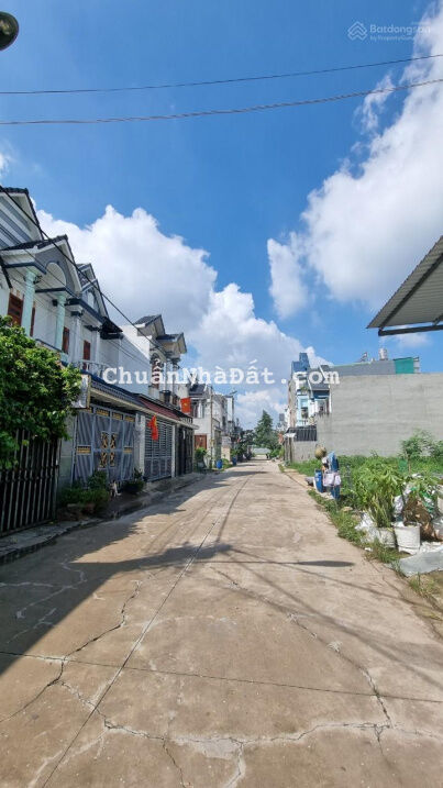 Bán rẻ căn nhà trệt lầu An Phú, Thuận An đường thông oto