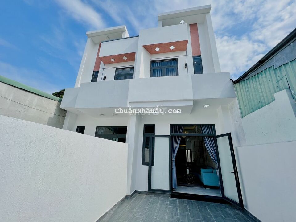 Bán nhà phường Phú Mỹ Thủ Dầu Một, nhà đẹp giá rẻ tặng đầy đủ nội thất