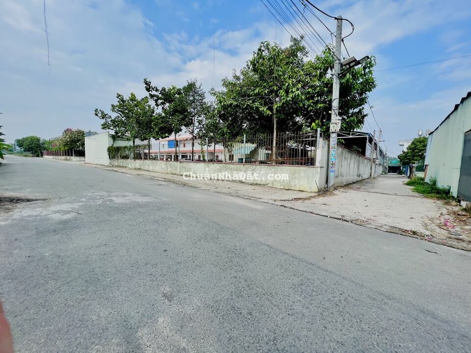 Bán nhà phường Phú Mỹ Thủ Dầu Một, nhà đẹp giá rẻ tặng đầy đủ nội thất