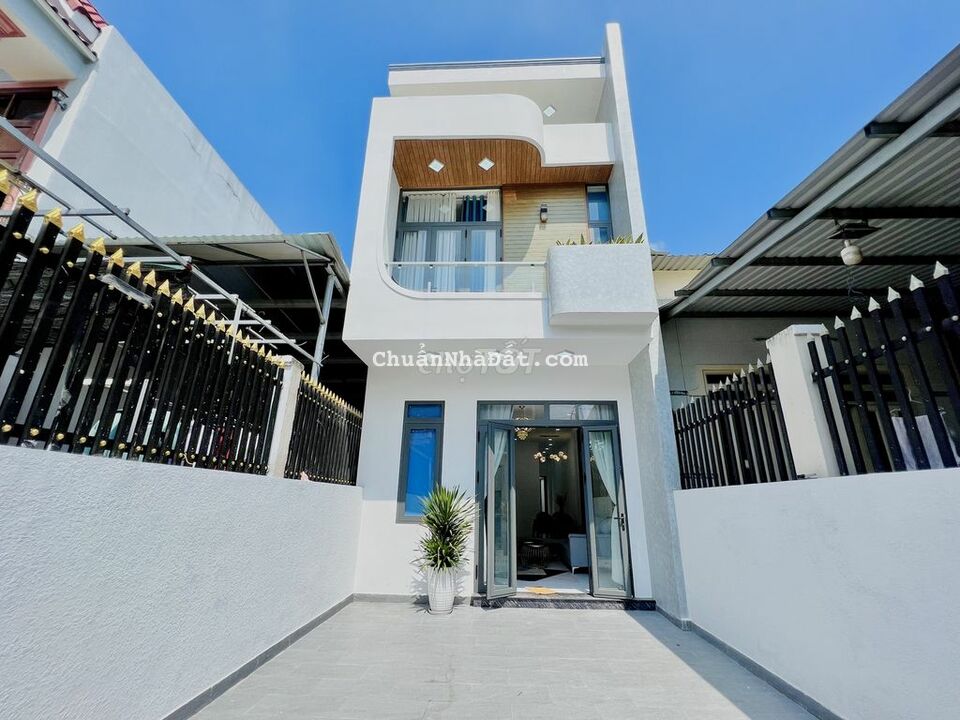 Bán nhà phường Phú Hoà Thủ Dầu Một, nhà đẹp, giá tốt, đường nhựa rộng.