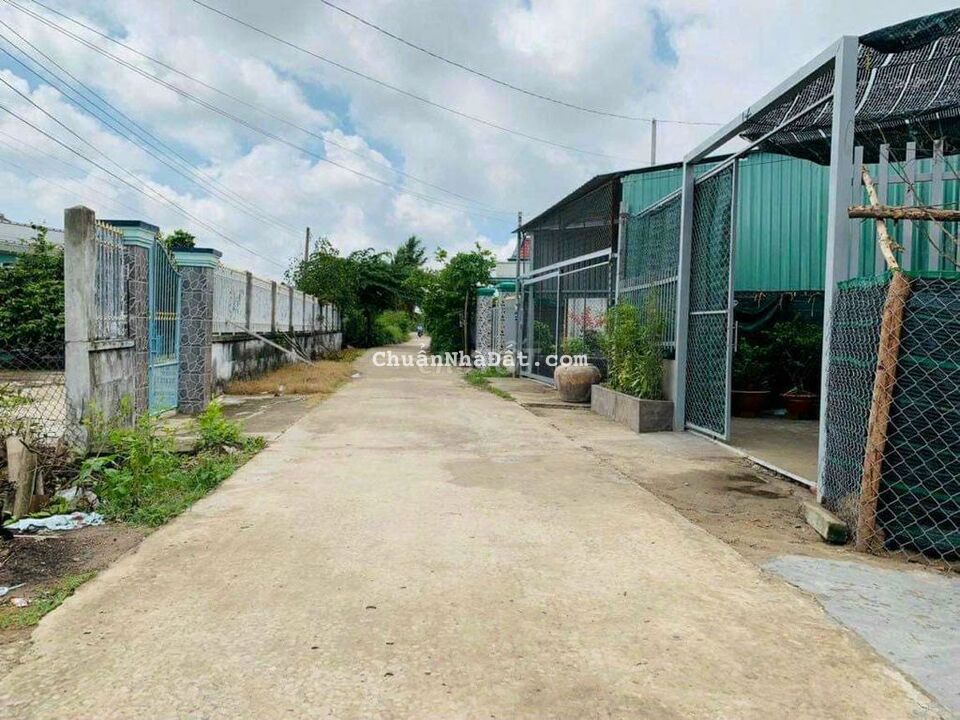 Nhà cấp 4 đường đan lộ làng.