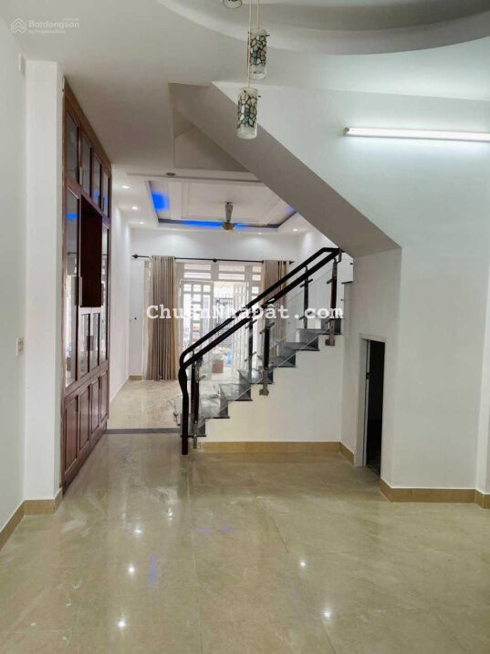 Bán nhà Linh Trung - Thủ Đức - Hẻm Xe Hơi - 105m2 - 3 tầng - 3PN