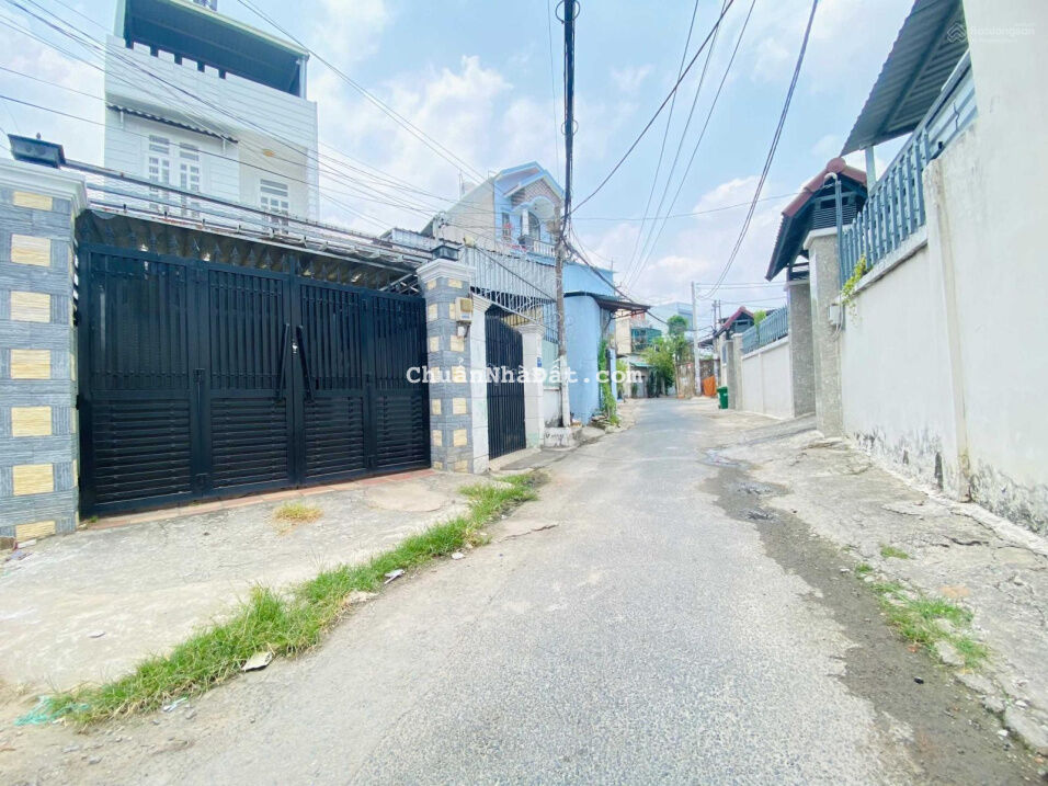 Bán nhà Linh Trung - Thủ Đức - Hẻm Xe Hơi - 105m2 - 3 tầng - 3PN