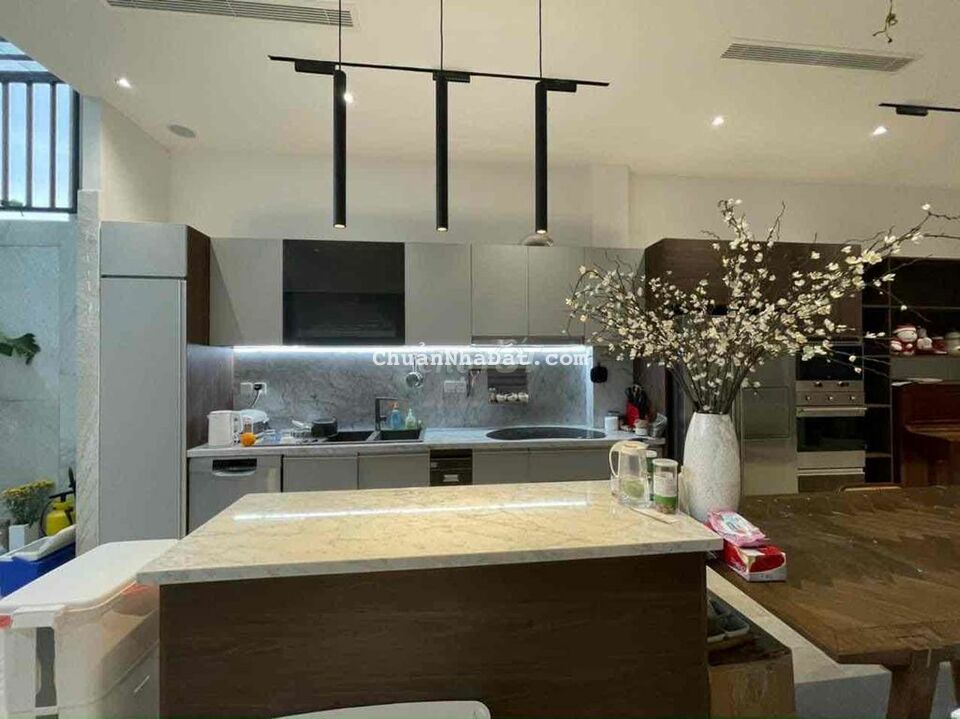 bán nhà mặt tiền Thành Phố Thủ Đức 6*20, 5 lầu giá 23.5 tỷ