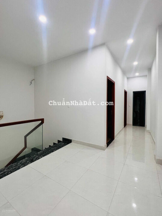 Nhà đẹp 2 lầu TK hiện đại xây kiên cố - xe hơi vào nhà ở hay văn phòng đều đẹp bán nhà Đường 12 Nhà đẹp 2 lầu TK hiện đại xây kiên cố - xe hơi vào nhà ở hay văn phòng đều đẹp bán nhà Đường 12