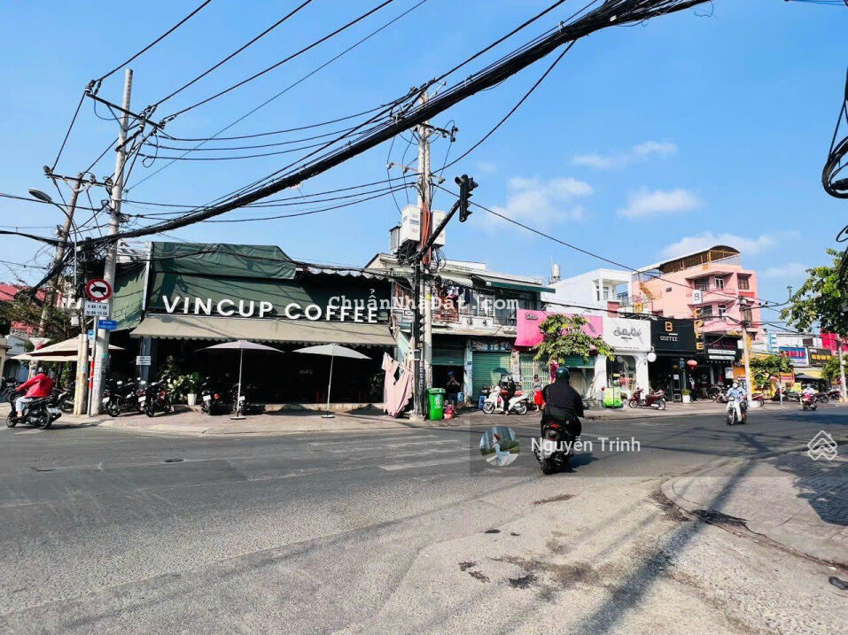 Bán nhà mặt tiền ngang 9M đường thông các hướng gần Hoàng Diệu 2, Đại Học Ngân Hàng, Giá TL tốt