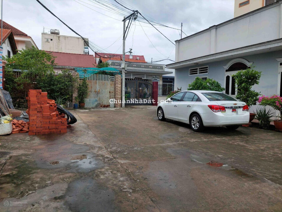 Ngộp quá ngộp bán nhà Hoàng Diệu 2, Linh Chiểu Thủ Đức, 250m2 hẻm xe hơi, ngang 13m chỉ nhỉnh 30tr