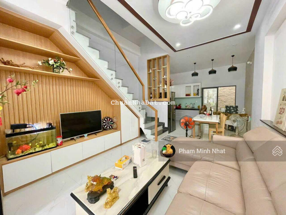 Nhà 1 trệt 2 lầu cực đẹp P. Linh Đông, Thủ Đức, nội thất cao cấp, có sân đậu xe hơi thoải mái