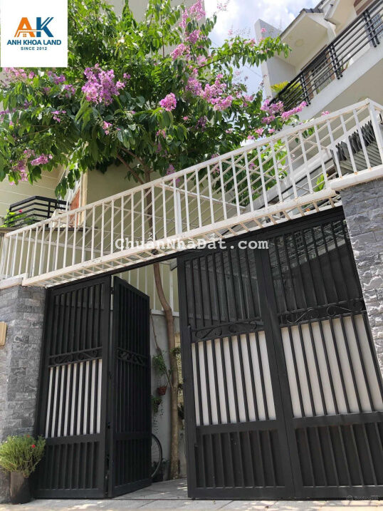 Giảm thêm 300tr - bán nhà mới 2 lầu đường Linh Trung - xe hơi ngủ trong nhà - giá chỉ 6,x tỷ Giảm thêm 300tr - bán nhà mới 2 lầu đường Linh Trung - xe hơi ngủ trong nhà - giá chỉ 6,x tỷ