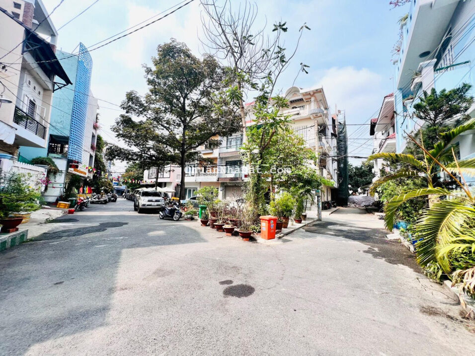 Giá quá hời, Bán gấp Nhà đang cho thuê 10triệu/th, đường 9 Linh Trung, 75m( 6.3*11.7m) chỉ hơn 4 ty