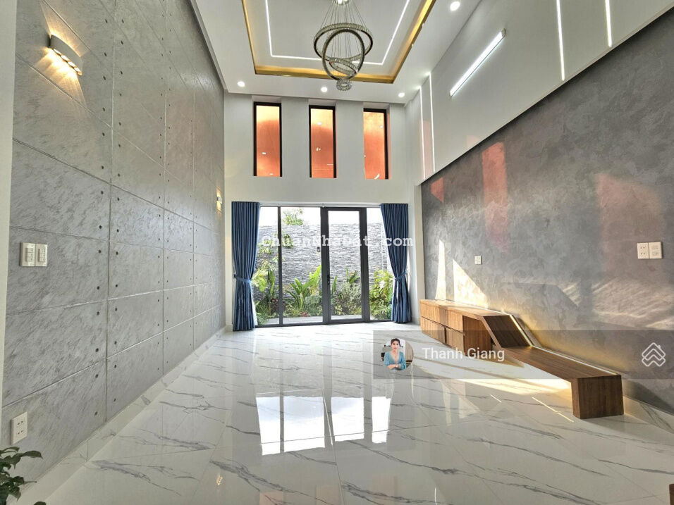 Chỉ cần khách thích, nhà mới xây dựng xong 30.3.2023, nhà như hình (có thể lắp thêm thang máy)