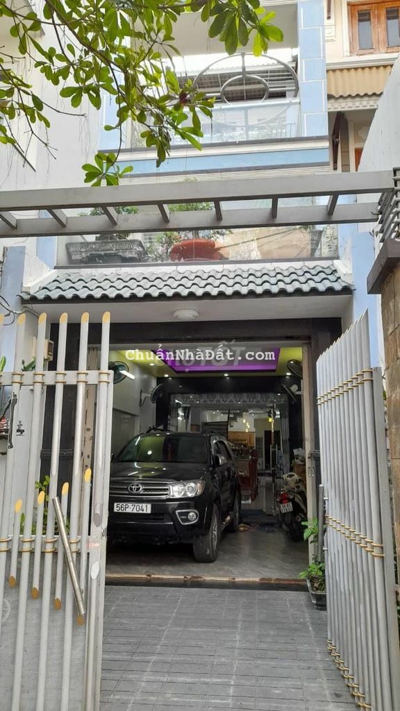 Cần bán Nhà MTNB Đường Bàu Bàng Khu Víp Biệt Thự 135m 4 Tầng