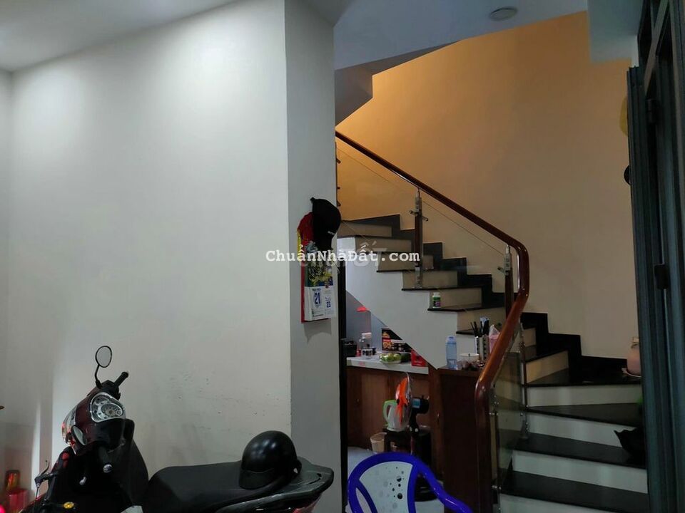 Cần Bán 4 x 8 4 Tầng BTCT Hẻm 4m Thông Nhà Đẹp Full nội Thất