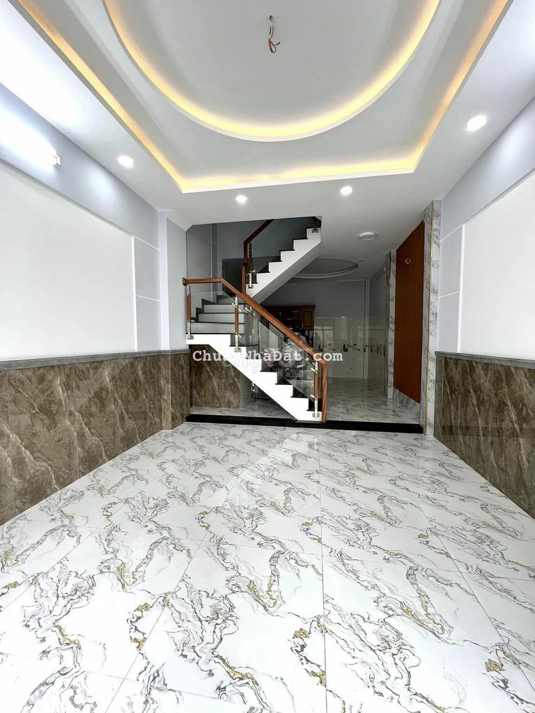 LẠC LONG QUÂN, HXH 4X10, 3 TẦNG , 4PN, NHÀ ĐẸP Ở NGAY NHỈNH 4 TỶ