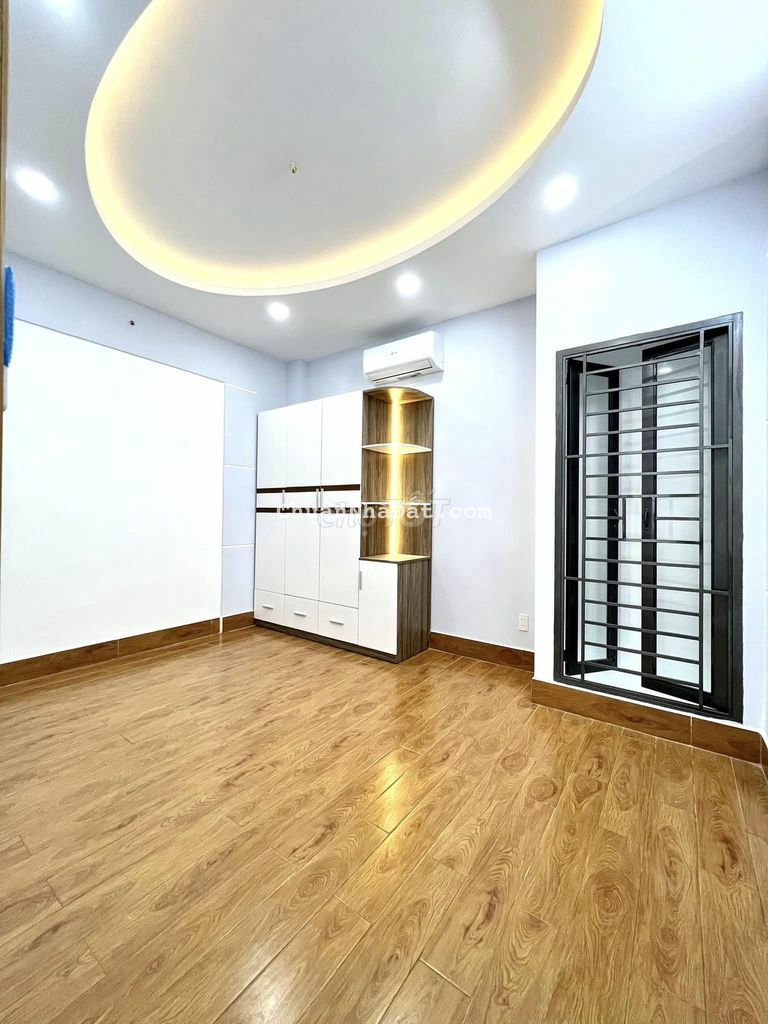 LẠC LONG QUÂN, HXH 4X10, 3 TẦNG , 4PN, NHÀ ĐẸP Ở NGAY NHỈNH 4 TỶ