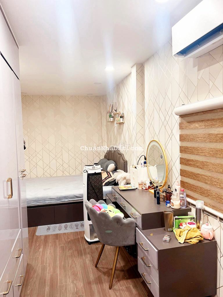 NGAY CHỢ PHẠM VĂN HAI, NHÀ XINH, TẶNG TOÀN BỘ NỘI THẤT, 3 TẦNG , 40M2