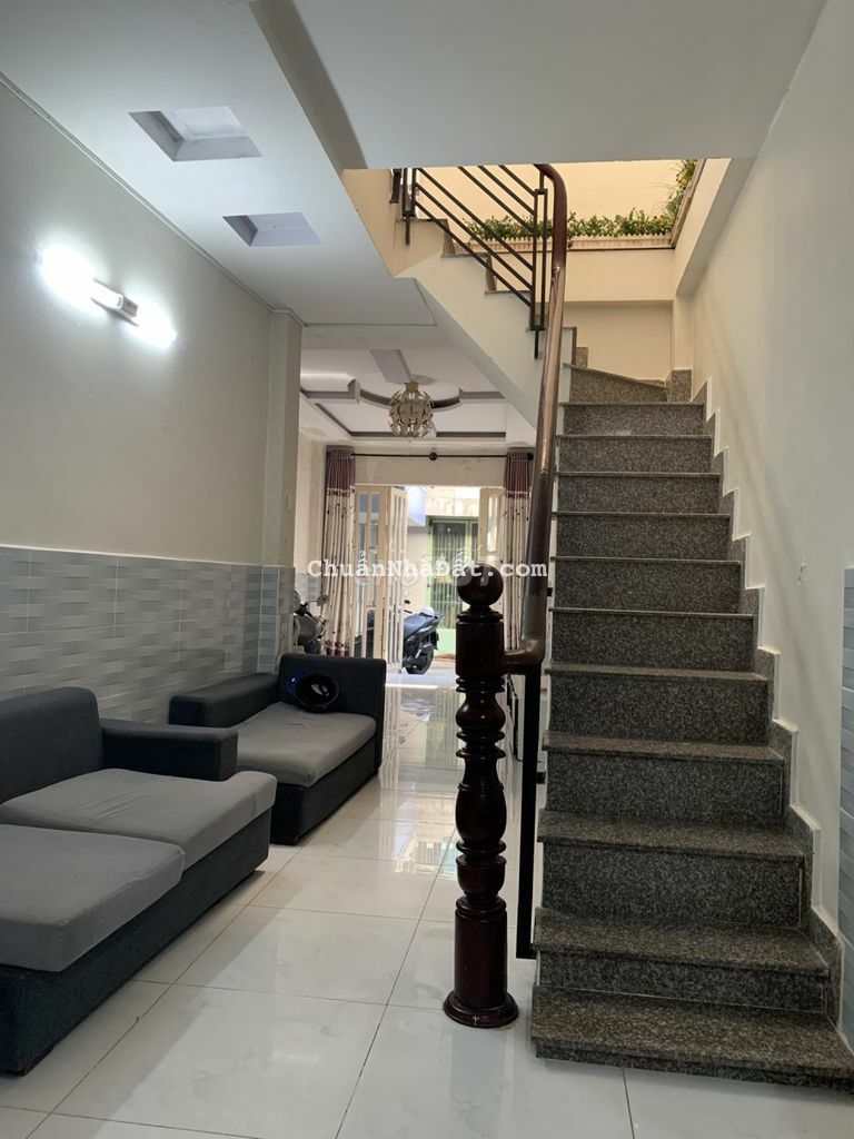 ĐỐI DIỆN ETOWN- TÂN BÌNH- 43m2 (3,4X14) 2 TẦNG MỚI. CHỈ 3TY68