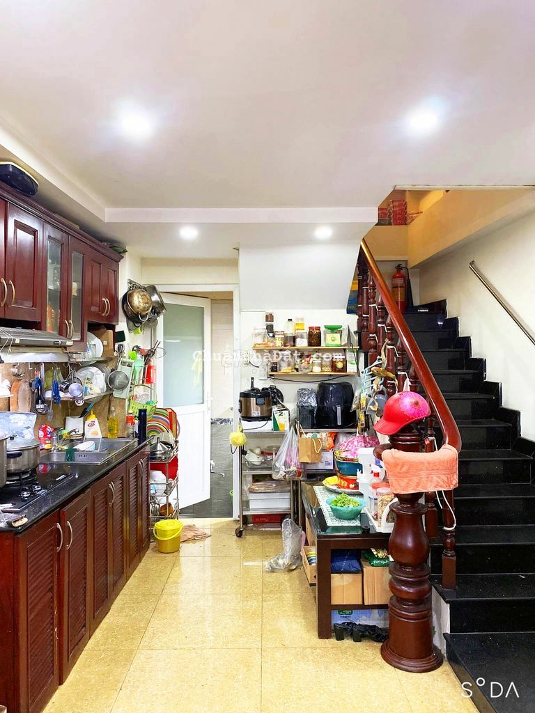 HẺM XE HƠI CMT8 , 4 TẦNG VỚI 7 PHÒNG CHDV CHỈ NHỈNH 6 TỶ