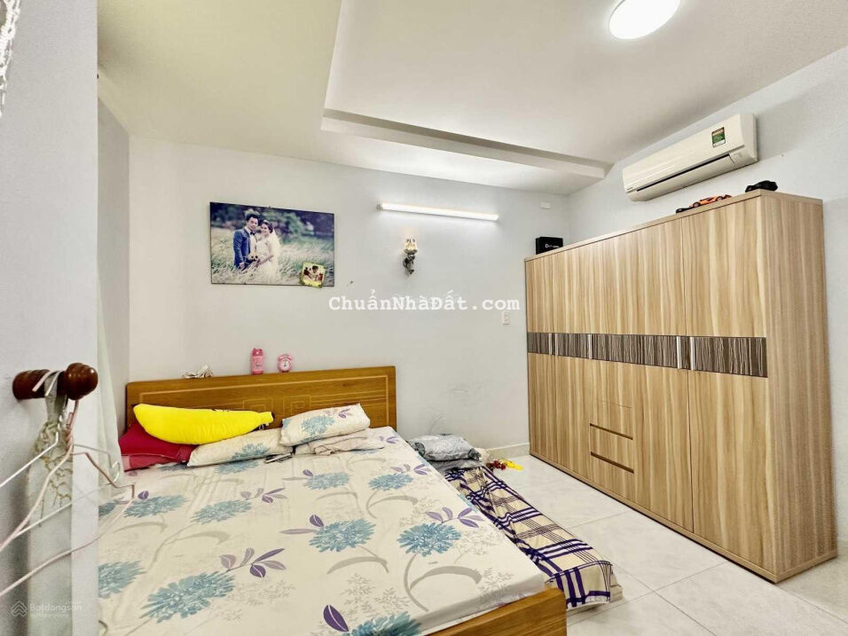 Bán nhà Lạc Long Quân Quận Tân Bình HXH 45m2 4 tầng BTCT mới tinh nhỉnh 6 tỷ